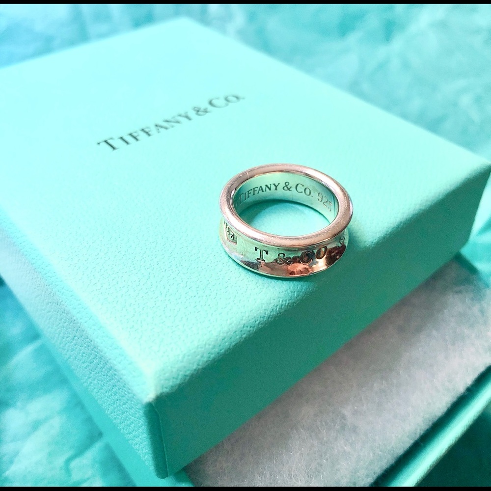 Tiffany 1837 medium band size 4.5